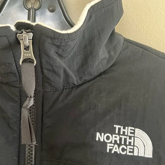 North Face Polartec White w/black Fleece Fabric Crop Jacket - Picture 5 of 10